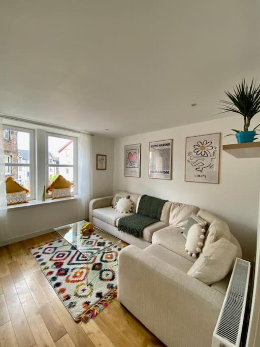 3-Bedroom Flat In The City Centre Next To The River Ness Inverness Exterior photo